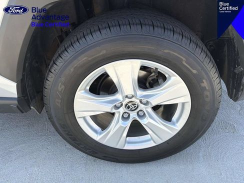 Used 2021 Toyota RAV4 LE AWD/4WD image 22
