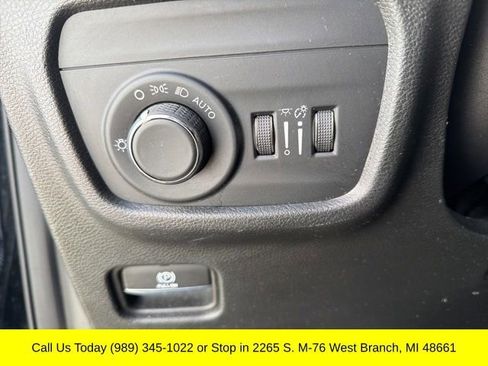 Used 2023 Jeep Grand Cherokee Laredo w/ Luxury Tech Group I AWD/4WD image 28