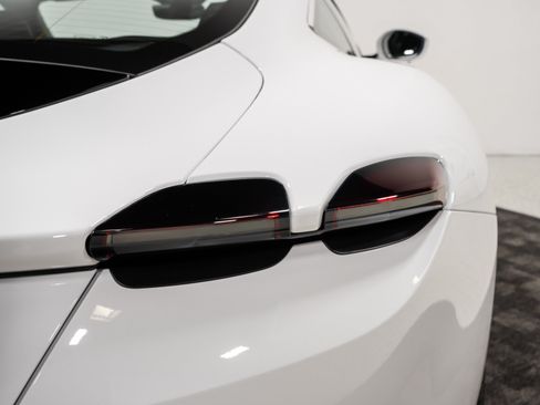 Used 2022 Ferrari Roma RWD image 20