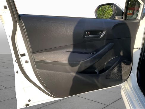 Used 2022 Toyota Corolla LE FWD image 21
