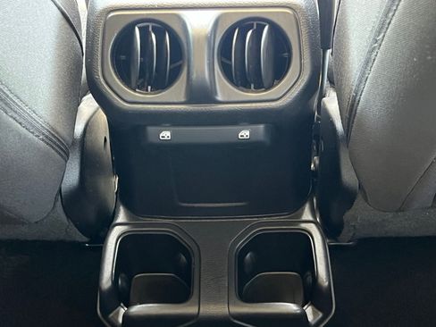 Used 2022 Jeep Wrangler Unlimited Sport AWD/4WD image 16