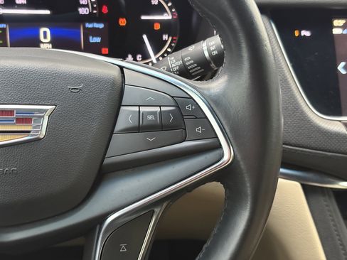 Used 2018 Cadillac XT5 FWD image 17