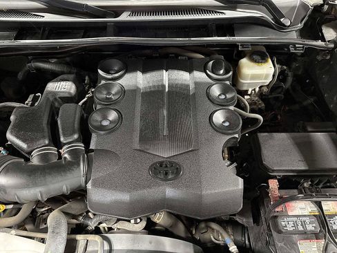 Used 2013 Toyota 4Runner SR5 w/ Convenience Pkg image 12