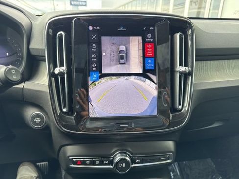 Certified 2025 Volvo XC40 B5 Plus AWD/4WD image 26
