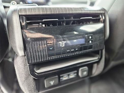 Used 2024 Jeep Wagoneer L Series II image 28