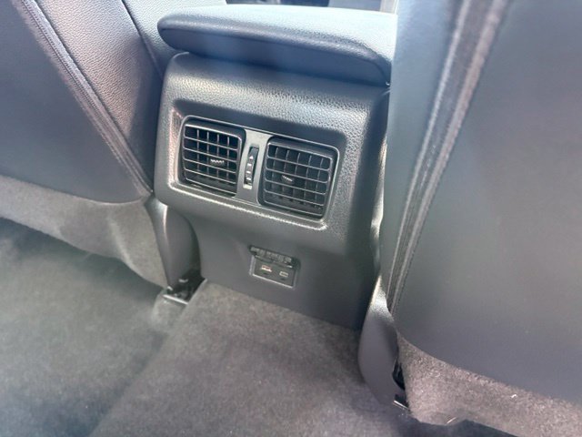 Used 2025 Toyota Camry SE FWD image 31