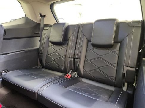 Used 2024 Volkswagen Atlas SE w/ Panoramic Sunroof Package FWD image 10