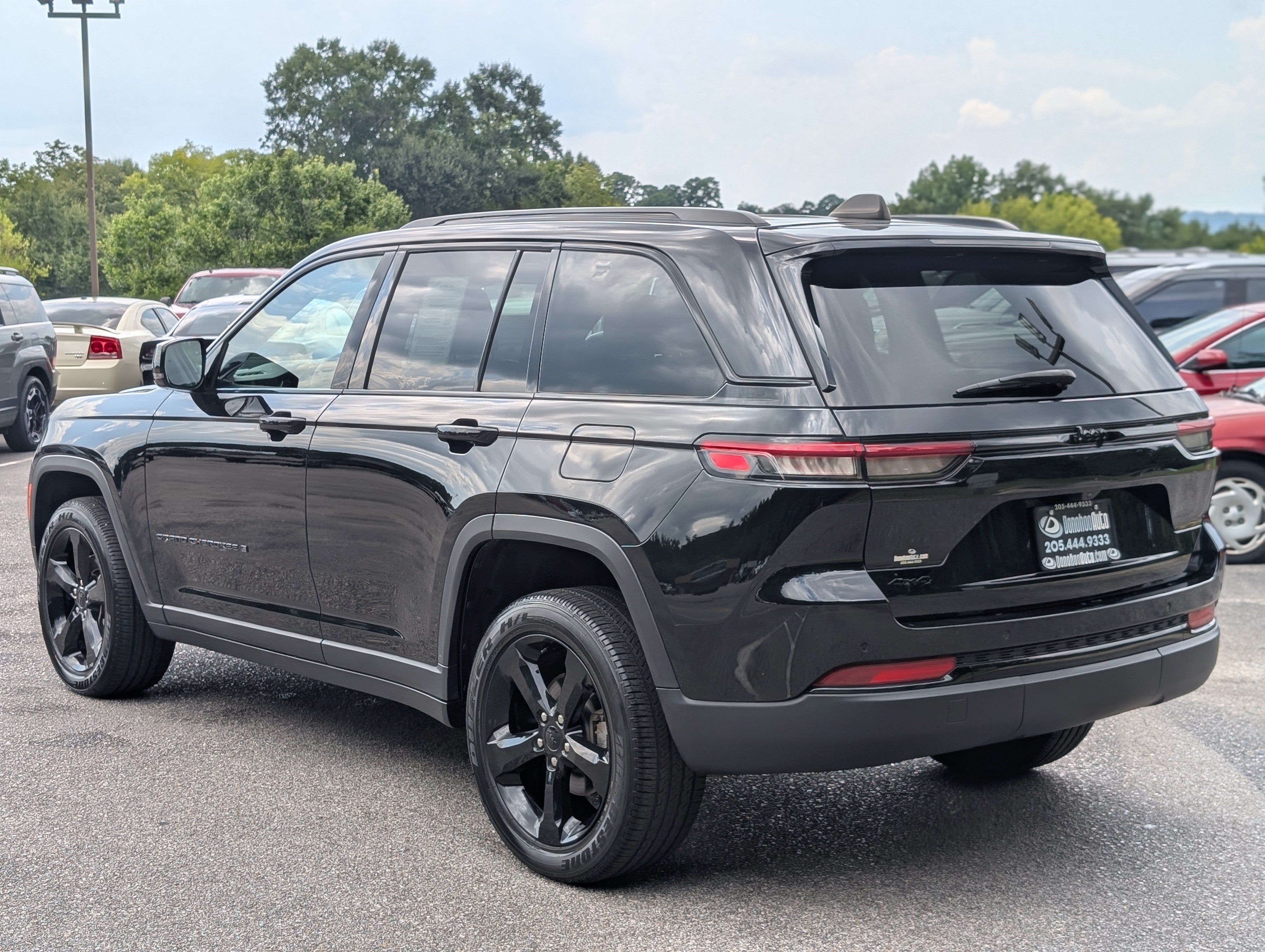 Used 2024 Jeep Grand Cherokee Altitude AWD/4WD image 7