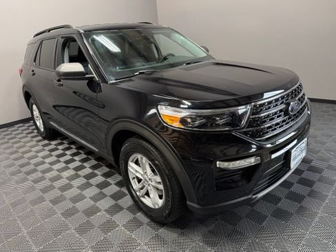 Used 2020 Ford Explorer XLT w/ Equipment Group 202A AWD/4WD image 2