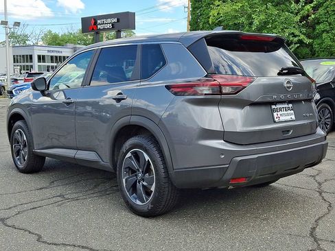 Used 2024 Nissan Rogue SV AWD/4WD image 4