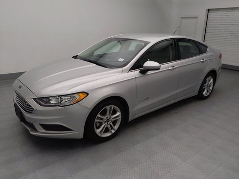 Used 2018 Ford Fusion S image 2