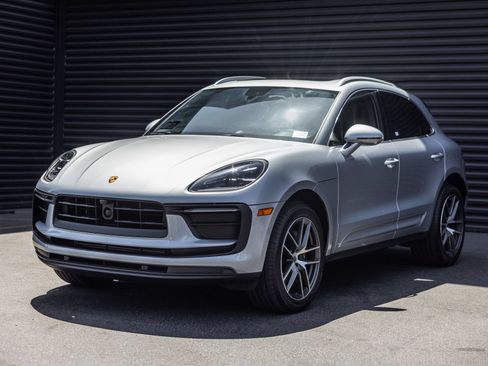 Certified 2026 Porsche Macan AWD/4WD image 1