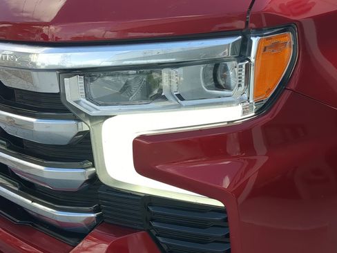 Used 2023 Chevrolet Silverado 1500 High Country w/ Technology Package AWD/4WD image 7