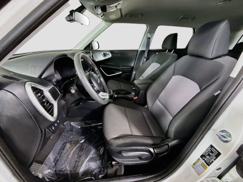 Used 2025 Kia Soul LX FWD image 20