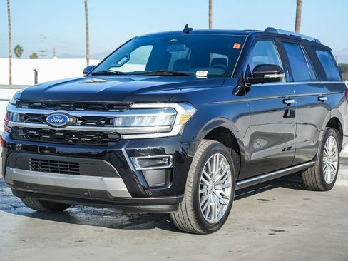 Used 2024 Ford Expedition Limited image 4