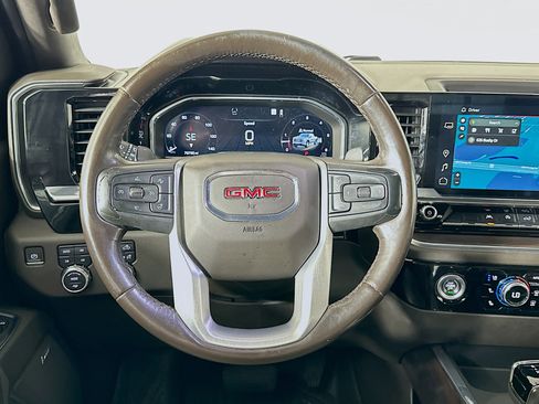 Used 2022 GMC Sierra 1500 SLT AWD/4WD image 17