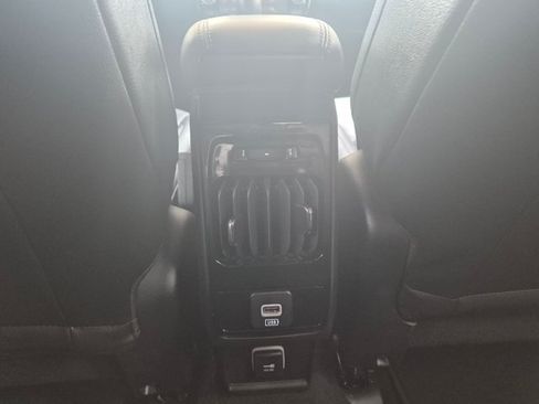 Used 2025 Jeep Compass Latitude AWD/4WD image 16