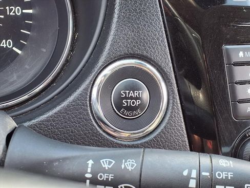 Used 2020 Nissan Rogue SV image 10