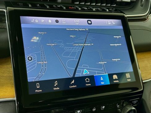 Used 2023 Jeep Grand Cherokee Summit image 5