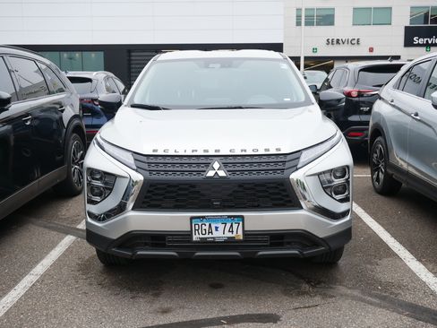 Used 2024 Mitsubishi Eclipse Cross LE AWD/4WD image 2