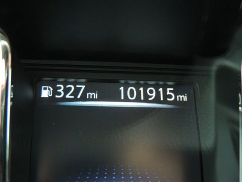 Used 2017 Nissan Titan SV image 29