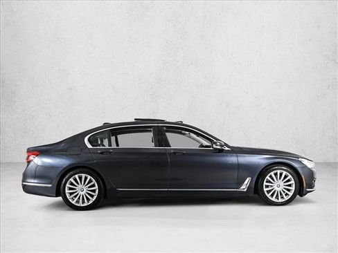 Used 2018 BMW 740i xDrive image 4