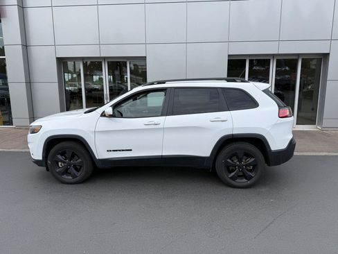 Used 2020 Jeep Cherokee Latitude Plus w/ Cold Weather Group AWD/4WD image 1