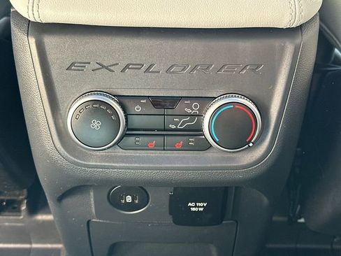 Used 2025 Ford Explorer Platinum w/ LUX Leather Package image 24