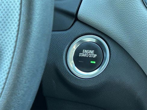 Used 2022 Chevrolet Equinox LS w/ LS Convenience Package image 18