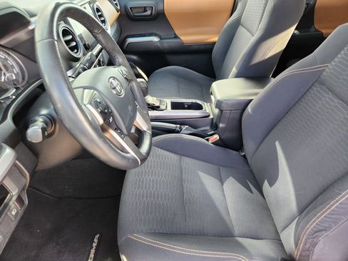 Used 2018 Toyota Tacoma SR5 image 12