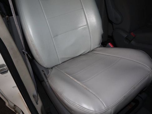 Used 2010 Dodge Grand Caravan SE w/ Climate Group image 15