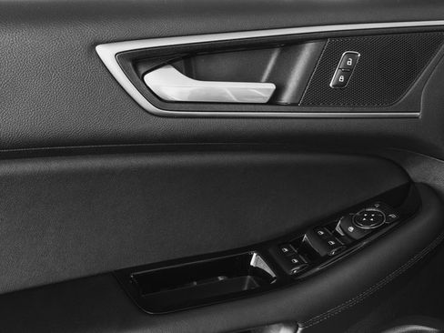 Used 2017 Ford Edge Titanium w/ Technology Package FWD image 23