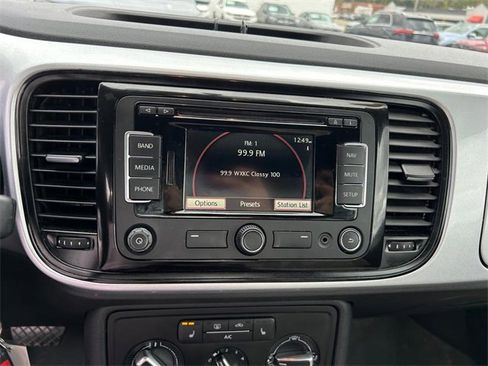 Used 2015 Volkswagen Beetle 1.8T Classic image 17