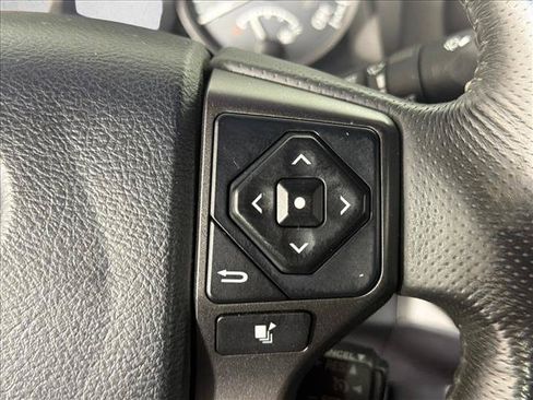 Used 2017 Toyota Tacoma TRD Off-Road AWD/4WD image 26