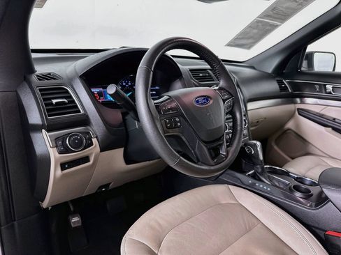 Used 2018 Ford Explorer XLT w/ Equipment Group 202A FWD image 10