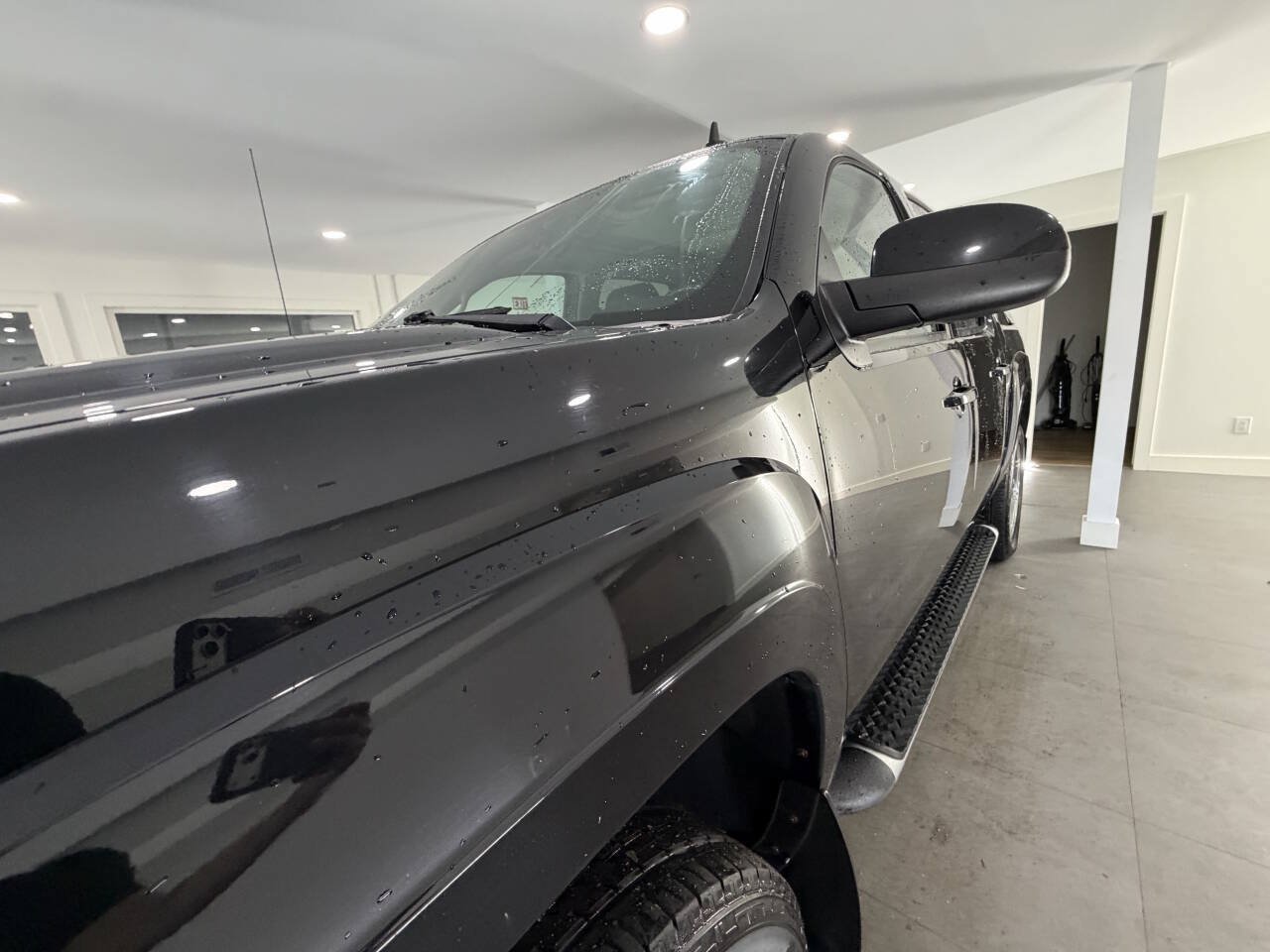 Used 2013 Chevrolet Avalanche LT w/ Suspension Package, Off-Road AWD/4WD image 3