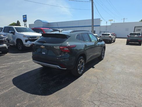 New 2026 Chevrolet Trax LT w/ Driver Confidence Package FWD image 7