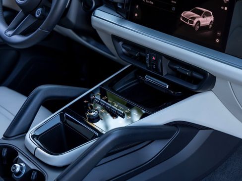 Certified 2025 Porsche Cayenne image 54