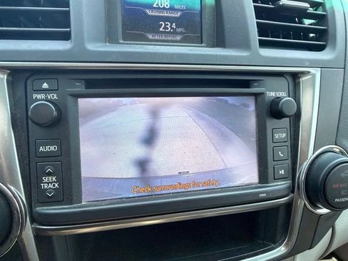 Used 2013 Toyota Highlander SE FWD image 14