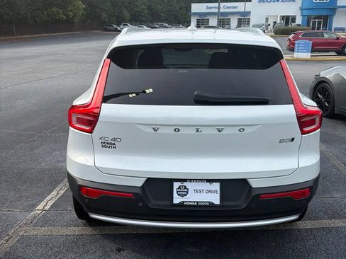 Used 2023 Volvo XC40 B5 Plus AWD/4WD image 7