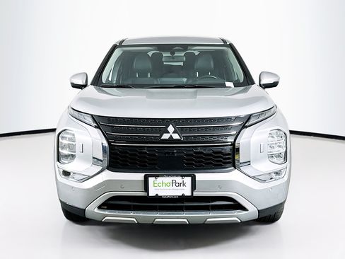 Used 2024 Mitsubishi Outlander SE AWD/4WD image 2