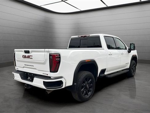 Used 2024 GMC Sierra 2500 AT4 w/ AT4 Preferred Package image 2