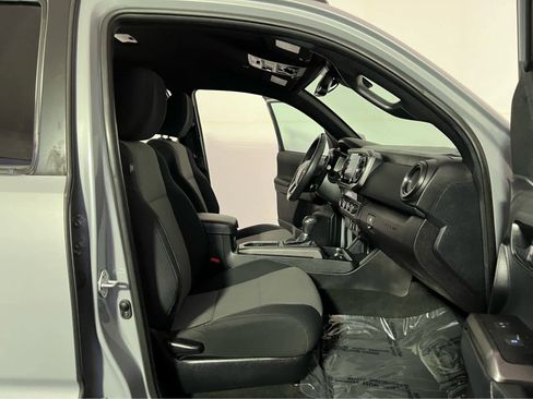 Used 2021 Toyota Tacoma TRD Off-Road w/ Technology Package image 24