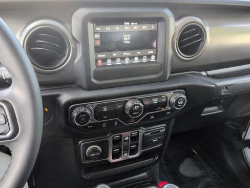 Used 2023 Jeep Gladiator Sport AWD/4WD image 20