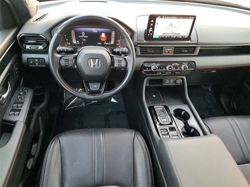 Certified 2025 Honda Pilot Black Edition image 15