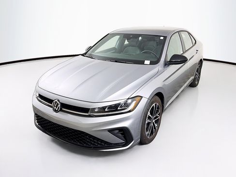 Used 2025 Volkswagen Jetta Sport FWD image 3
