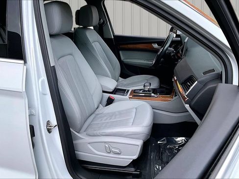 Used 2022 Audi Q5 2.0T Premium Plus w/ Premium Plus Package AWD/4WD image 29