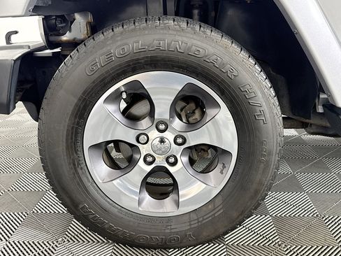 Used 2016 Jeep Wrangler Unlimited Sahara w/ Dual Top Group image 35