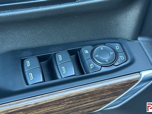 Used 2022 Chevrolet Silverado 1500 High Country w/ Technology Package image 13