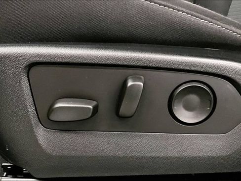 Used 2024 GMC Canyon Elevation w/ Convenience Package AWD/4WD image 31